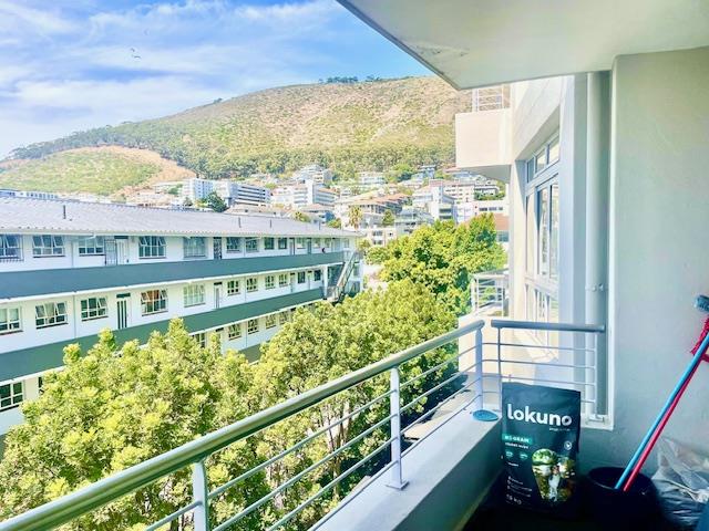 2 Bedroom Property for Sale in Sea Point Western Cape